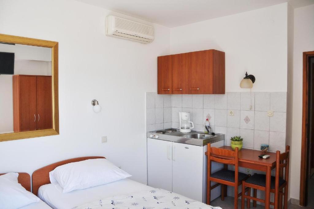 Sunrise Apartments And Studio Apartments 1 Lokva Rogoznica Buitenkant foto
