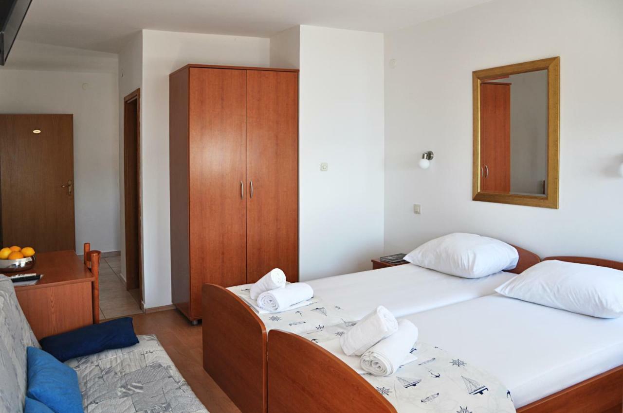 Sunrise Apartments And Studio Apartments 1 Lokva Rogoznica Buitenkant foto
